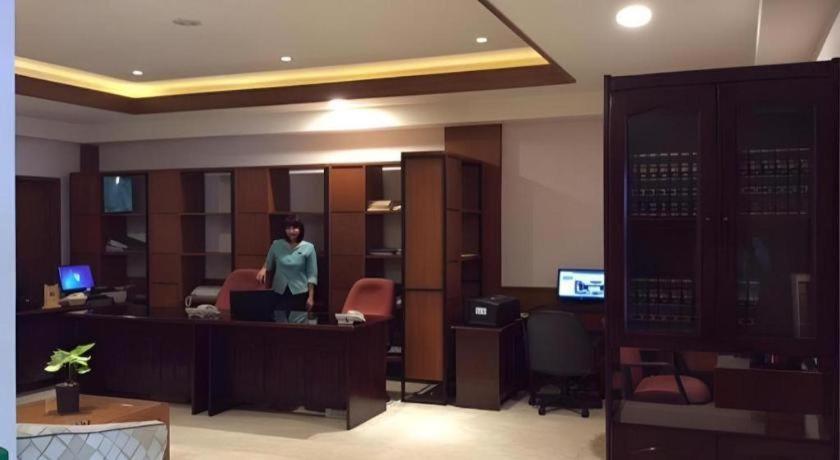 Elmi Hotel Surabaya Bagian luar foto