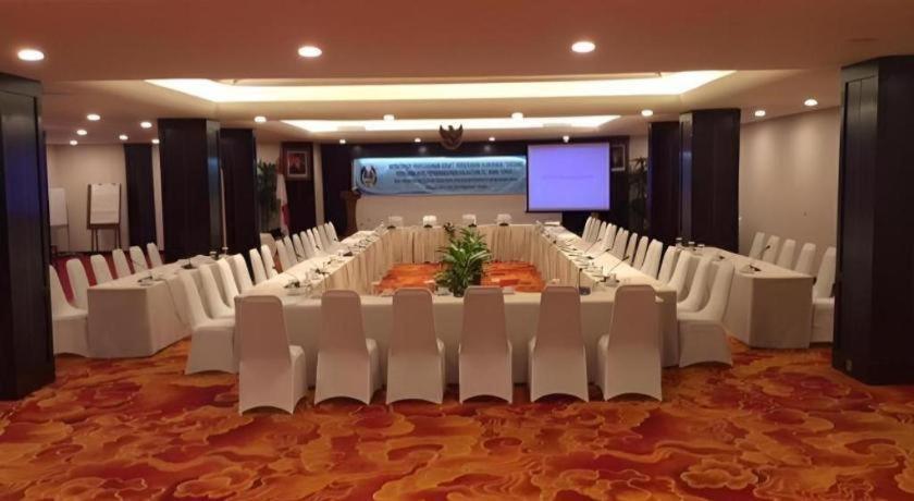 Elmi Hotel Surabaya Bagian luar foto