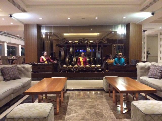 Elmi Hotel Surabaya Bagian luar foto